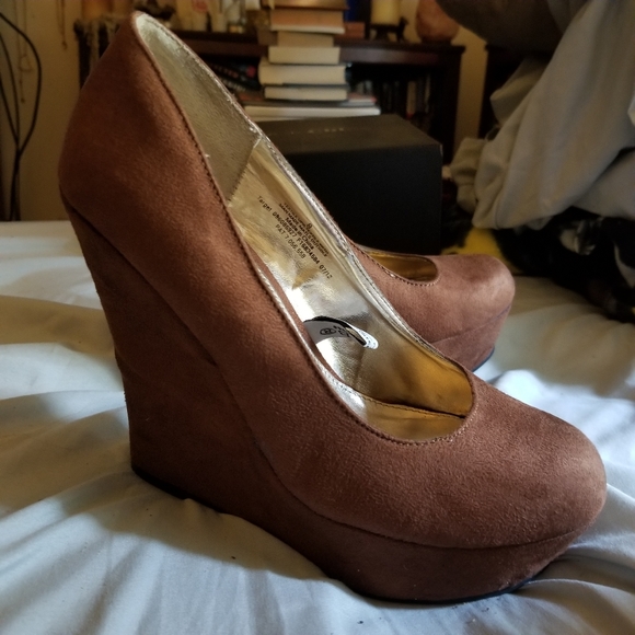 Sexy Tan Suede Platform Wedge Heels - Picture 1 of 5